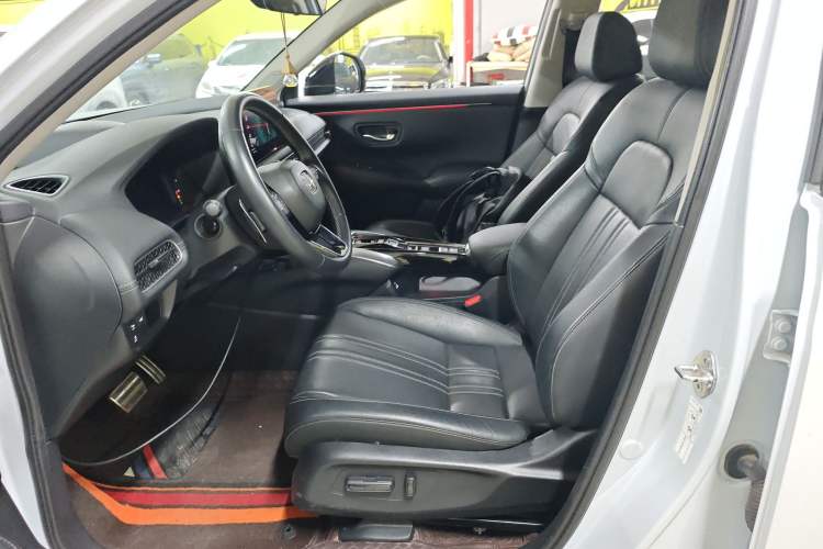 Used Honda HR-V 2023 2.0L eHEV Dynamic Edition Left Front Seat