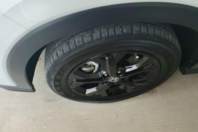 Used Honda HR-V 2023 2.0L eHEV Dynamic Speed Version Left Front Wheel Hub