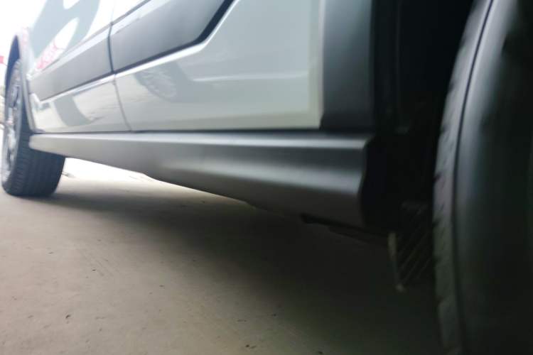 Used Honda HR-V 2023 2.0L eHEV Dynamic Speed Version Left Side Sill