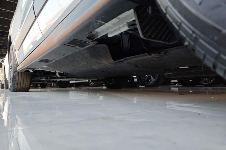Used Honda HR-V 2023 2.0L eHEV Dynamic Speed Version Left Side Sill