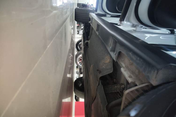 Used Honda HR-V 2023 2.0L eHEV Dynamic Speed Version Left Side Sill