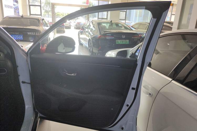 Used Honda HR-V 2023 2.0L eHEV Dynamic Edition Right Front Door Interior