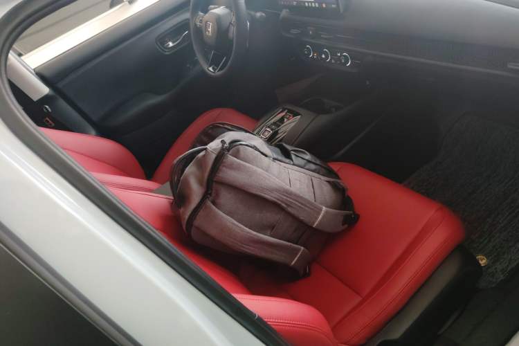 Used Honda HR-V 2023 2.0L eHEV Dynamic Speed Version Right Front Seat