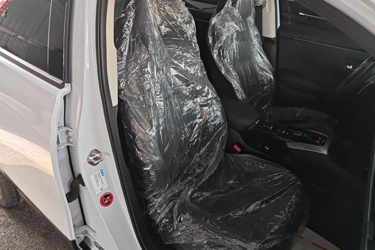 Used Honda HR-V 2023 2.0L eHEV Dynamic Edition Right Front Seat