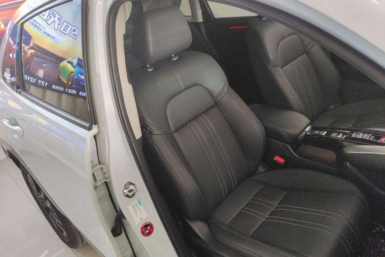 Used Honda HR-V 2023 2.0L eHEV Dynamic Edition Right Front Seat