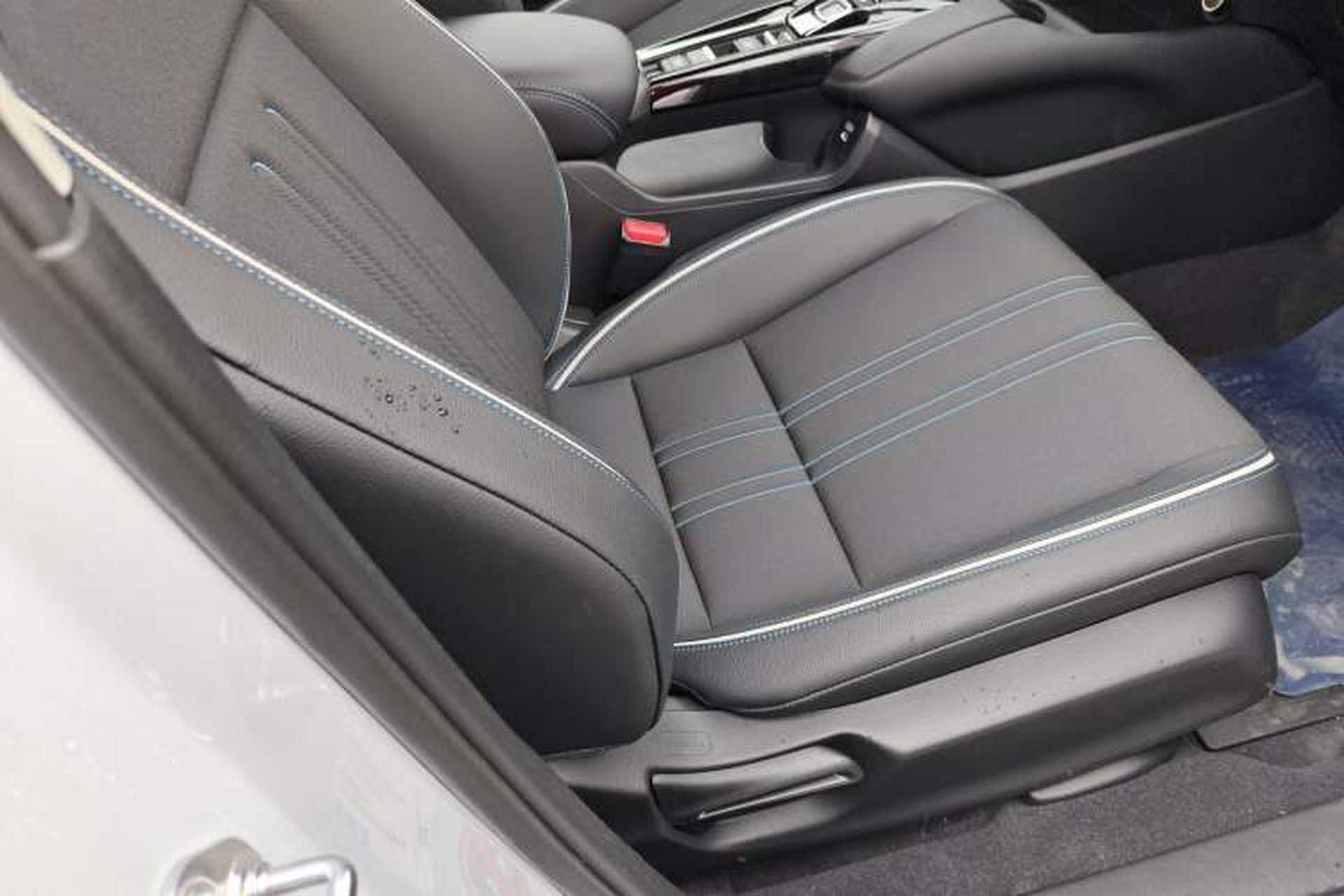 Used Honda HR-V 2023 2.0L eHEV Dynamic Smart Edition Right Front Seat