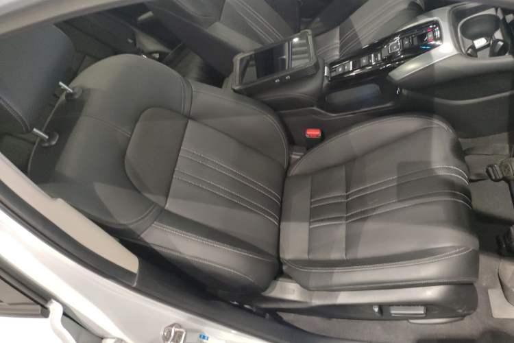 Used Honda HR-V 2023 2.0L eHEV Dynamic Edition Right Front Seat