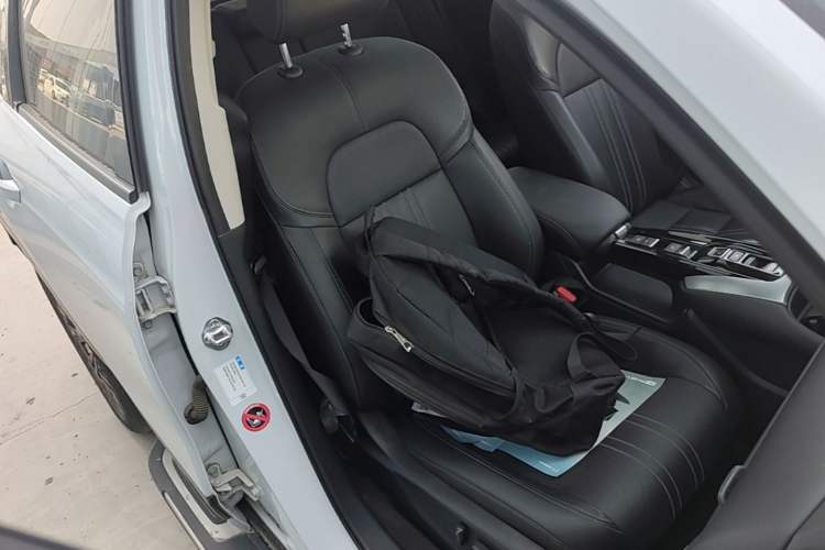 Used Honda HR-V 2023 2.0L eHEV Dynamic Edition Right Front Seat