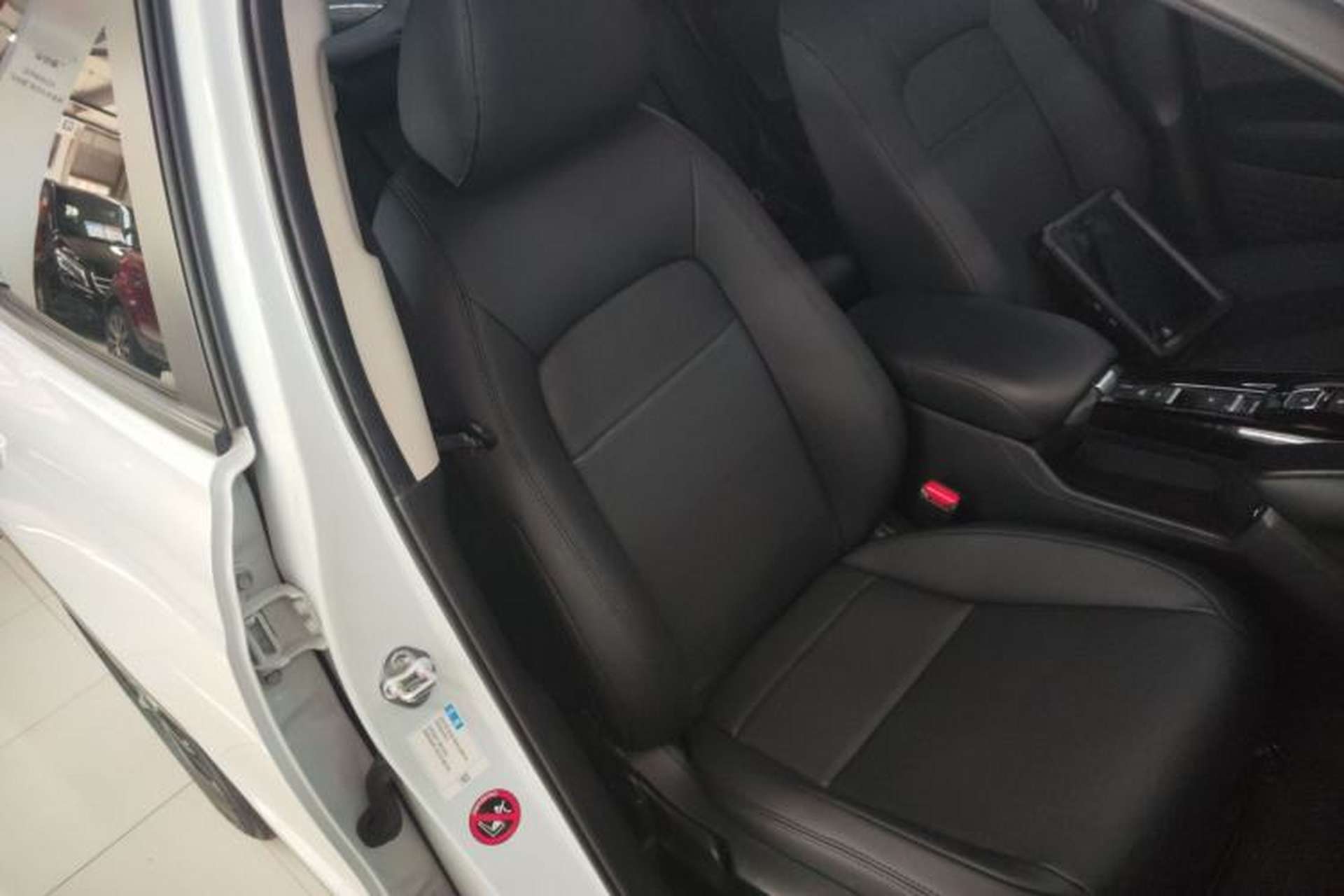 Used Honda HR-V 2023 2.0L eHEV Dynamic Speed Version Right Front Seat