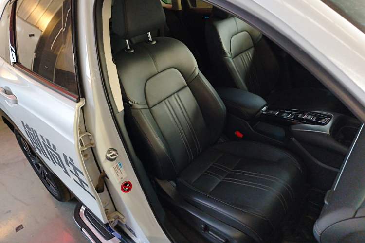 Used Honda HR-V 2023 2.0L eHEV Dynamic Edition Right Front Seat