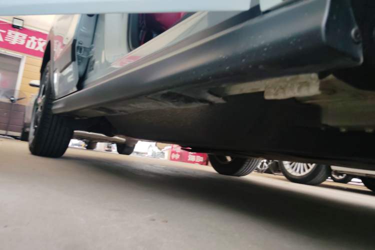 Used Honda HR-V 2023 2.0L eHEV Dynamic Speed Version Right Side Sill