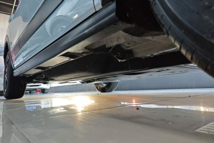 Used Honda HR-V 2023 2.0L eHEV Dynamic Speed Version Right Side Sill
