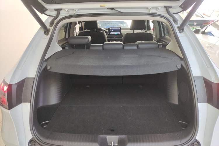 Used Honda HR-V 2023 2.0L eHEV Dynamic Edition Trunk