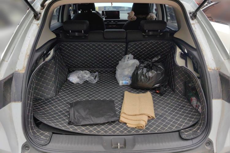 Used Honda HR-V 2023 2.0L eHEV Dynamic Speed Version Trunk
