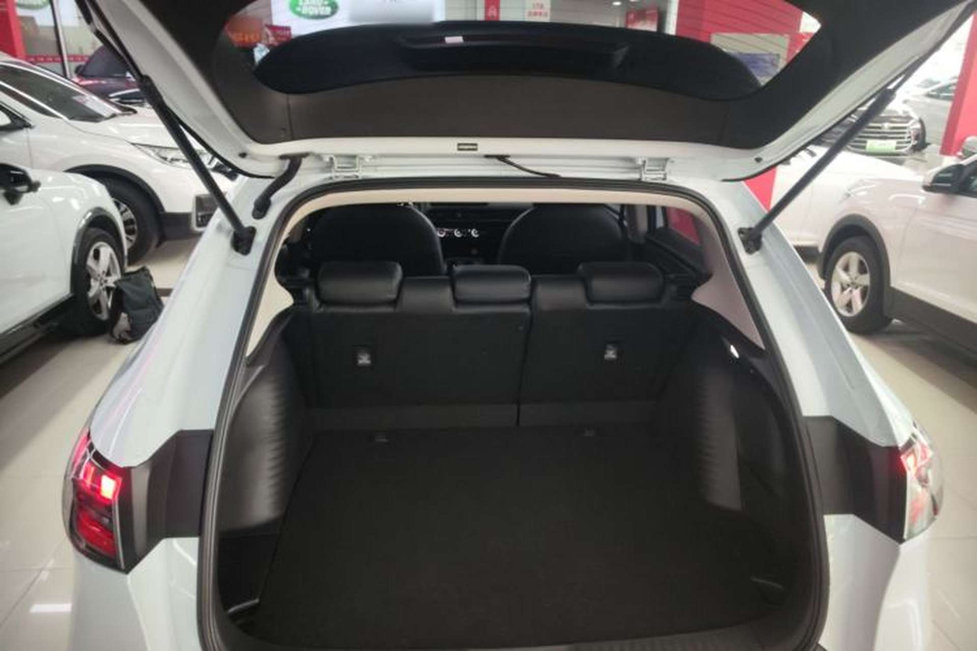 Used Honda HR-V 2023 2.0L eHEV Dynamic Speed Version Trunk