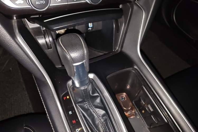 Used Honda Inspire 2019 260TURBO Elegant Edition China VI Emission Standard Gear Lever
