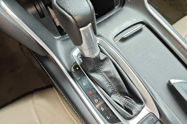 Used Honda Inspire 2019 260TURBO Elegant Edition China VI Emission Standard Gear Lever
