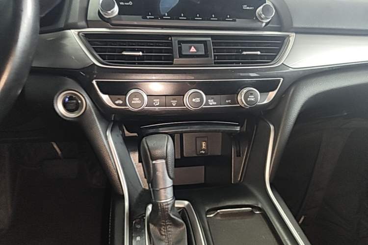 Used Honda Inspire 2019 260TURBO Elegant Edition China VI Emission Standard Audio And AC Panel