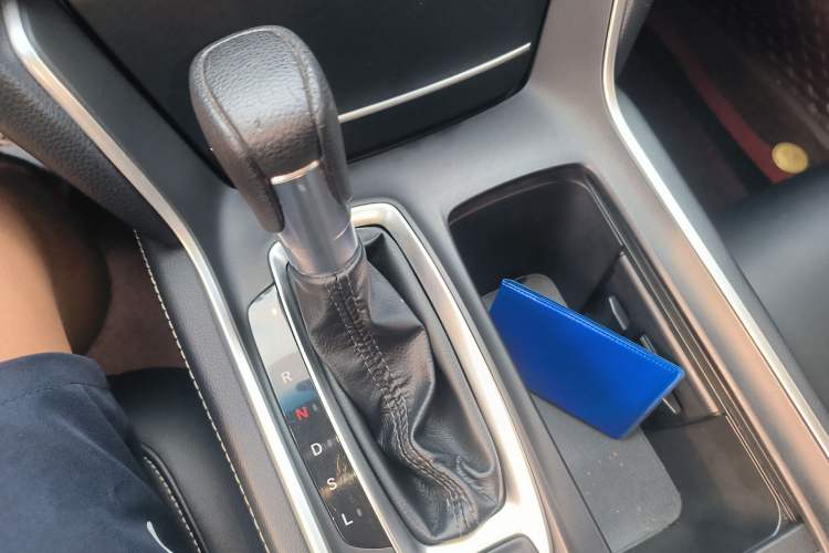 Used Honda Inspire 2019 260TURBO Elegant Edition China VI Emission Standard Gear Lever