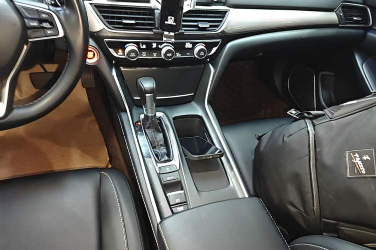 Used Honda Inspire 2019 260TURBO Elegant Edition China VI Emission Standard Gear Lever