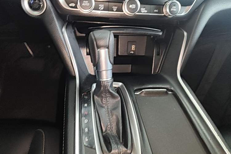Used Honda Inspire 2019 260TURBO Elegant Edition China VI Emission Standard Gear Lever