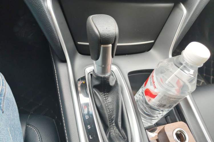 Used Honda Inspire 2019 260TURBO Elegant Edition China VI Emission Standard Gear Lever