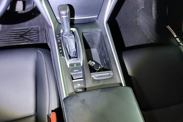 Used Honda Inspire 2019 260TURBO Elegant Edition China VI Emission Standard Gear Lever
