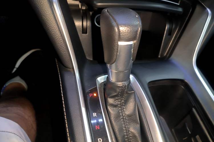 Used Honda Inspire 2019 260TURBO Elegant Edition China VI Emission Standard Gear Lever