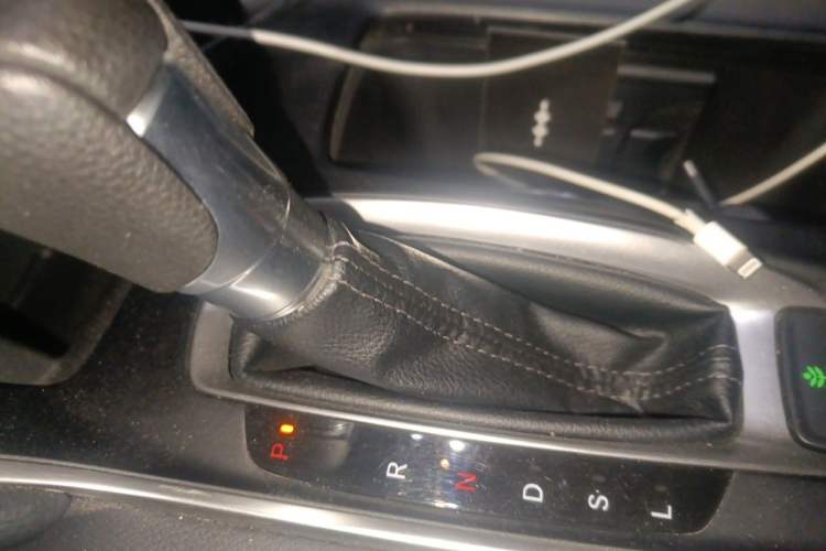 Used Honda Inspire 2019 260TURBO Jingyue Edition China VI Gear Lever