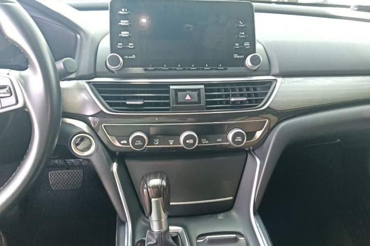 Used Honda Inspire 2019 260TURBO Elegant Edition China VI Emission Standard Audio And AC Panel