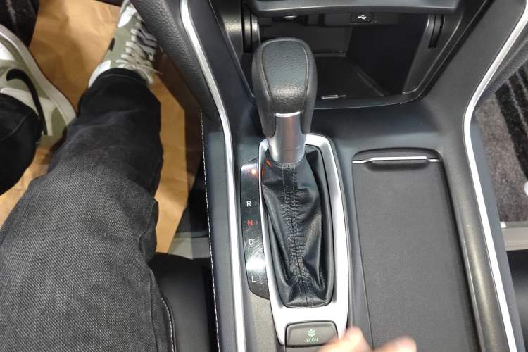 Used Honda Inspire 2019 260TURBO Elegant Edition China VI Emission Standard Gear Lever