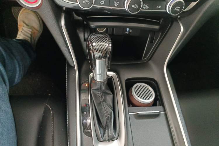 Used Honda Inspire 2019 260TURBO Elegant Edition China VI Emission Standard Gear Lever
