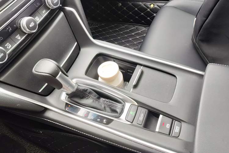 Used Honda Inspire 2019 260TURBO Elegant Edition China VI Emission Standard Gear Lever