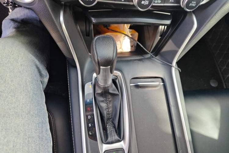 Used Honda Inspire 2019 260TURBO Elegant Edition China VI Emission Standard Gear Lever