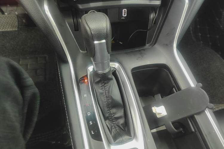 Used Honda Inspire 2019 260TURBO Elegant Edition China VI Emission Standard Gear Lever