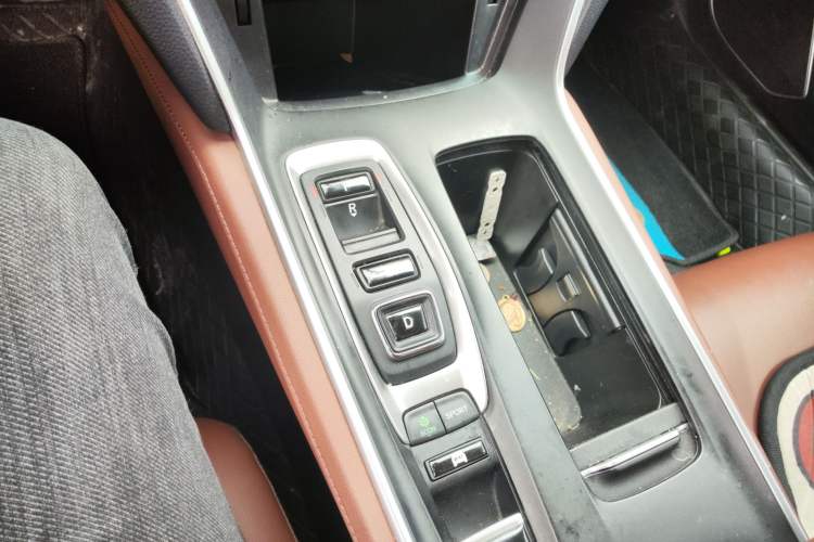 Used Honda Inspire 2019 Rui·Hybrid 2.0L Jingya Edition China VI Gear Lever