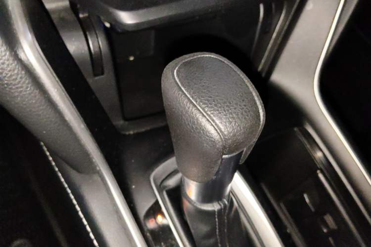 Used Honda Inspire 2019 260TURBO Elegant Edition China VI Emission Standard Gear Lever