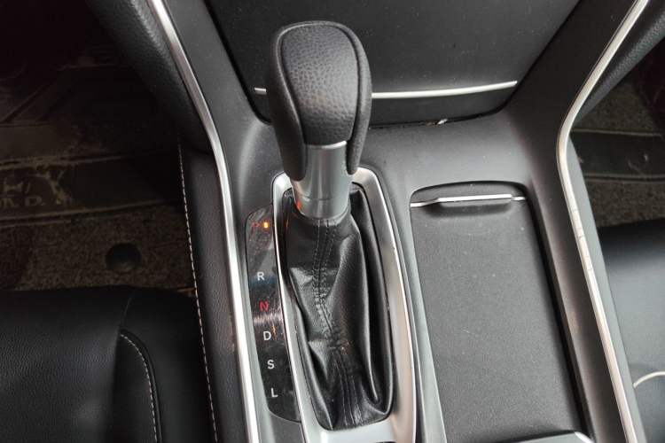 Used Honda Inspire 2019 260TURBO Elegant Edition China VI Emission Standard Gear Lever