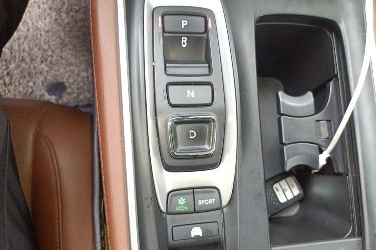 Used Honda Inspire 2019 Rui Hybrid 2.0L Jing Shang Edition China V Emission Standard Gear Lever