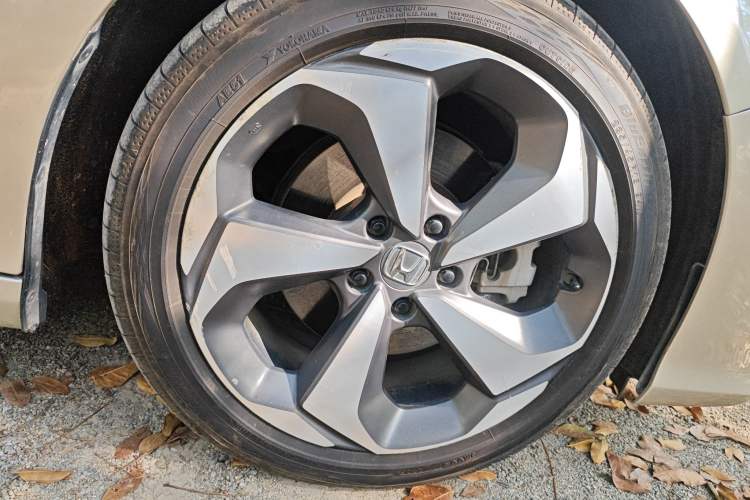 Used Honda Inspire 2019 Rui Hybrid 2.0L Jing Shang Edition China V Emission Standard Right Front Wheel Hub