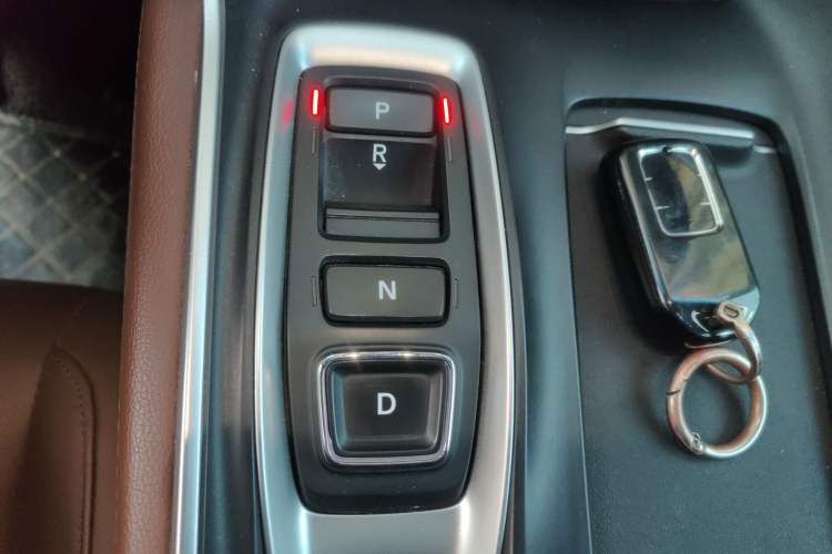 Used Honda Inspire 2022 Rui Hybrid 2.0L Jingzhi Edition Gear Lever