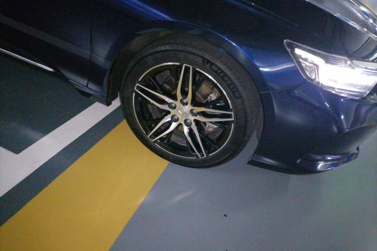 Used Honda Inspire 2022 Xing·Hybrid 2.0L Pure Edition Right Front Wheel Hub