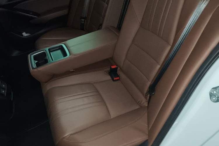 Used Honda Inspire 2022 Xing·Hybrid 2.0L Pure Edition Left Rear Seat