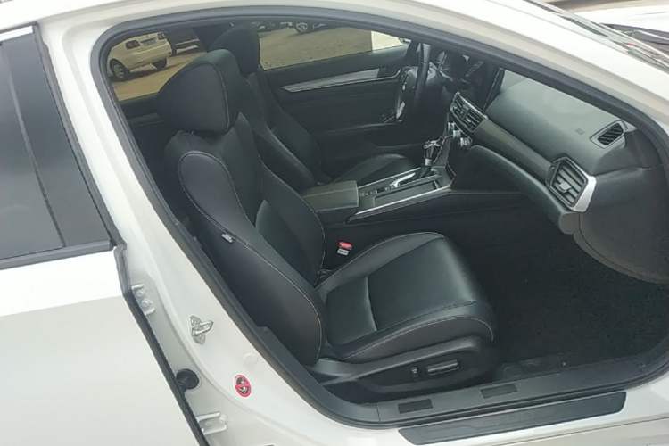 Used Honda Inspire 2022 260TURBO Elegant Edition Right Front Seat