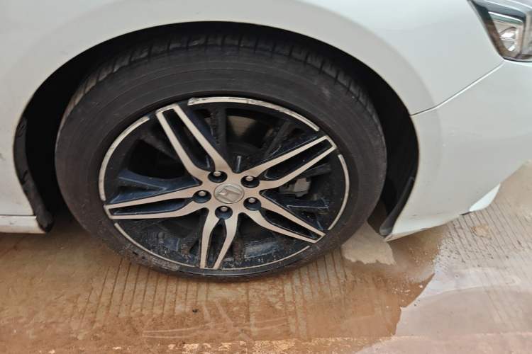Used Honda Inspire 2022 Xing·Hybrid 2.0L Pure Edition Right Front Wheel Hub