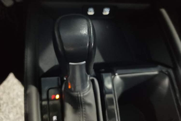 Used Honda Inspire 2023 260TURBO Deluxe Edition Gear Lever
