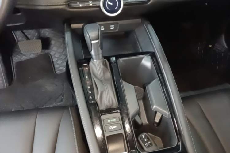 Used Honda Inspire 2023 260TURBO Deluxe Edition Gear Lever