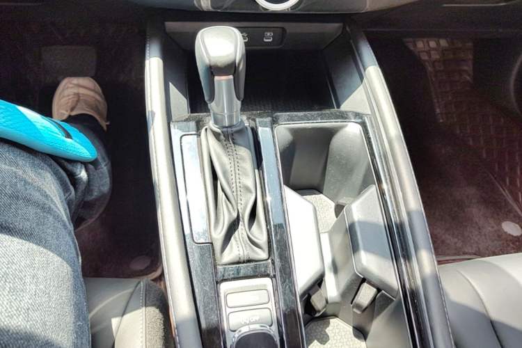 Used Honda Inspire 2023 260TURBO Elegant Edition Gear Lever