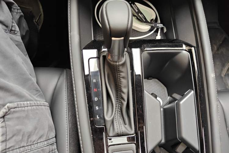 Used Honda Inspire 2023 260TURBO Elegant Edition Gear Lever