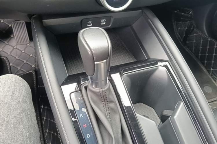 Used Honda Inspire 2023 260TURBO Elegant Edition Gear Lever